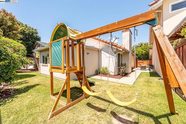 33036 Soquel St, Union City CA: https://media.crmls.org/mediaz/cd1fab55-905b-4153-a6cd-f3ce7e926932.jpg