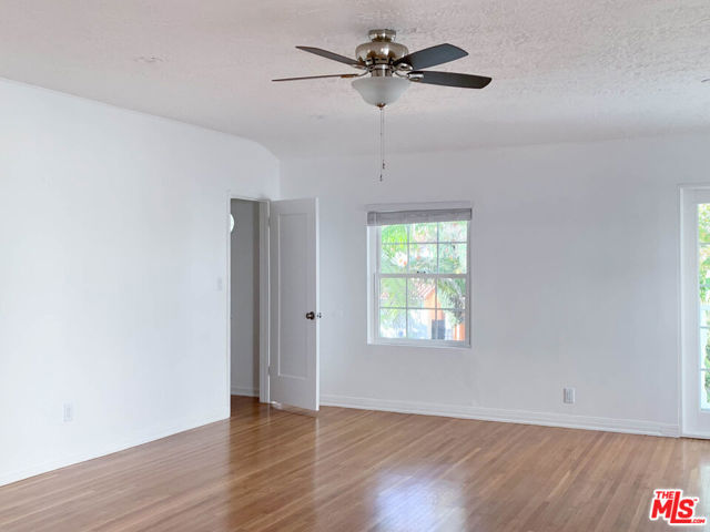 120 N Orange Drive, Los Angeles CA: https://media.crmls.org/mediaz/cd1fb845-ffca-424a-9da0-8d3ec0516db7.jpg