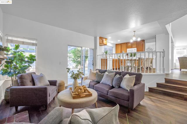 5014 Prairie Way, Antioch CA: https://media.crmls.org/mediaz/cd1fbd16-a87f-413d-b95e-4a273658f6a1.jpg