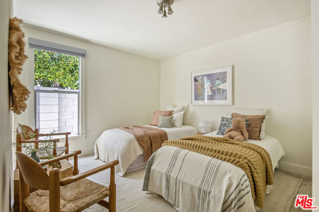 4947 Varna Avenue, Sherman Oaks CA: https://media.crmls.org/mediaz/cd1fde0e-fad2-4118-bbfe-49007395db6d.jpg