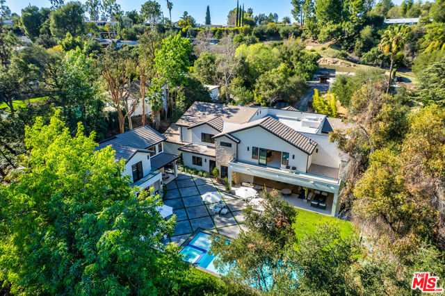 16144 HIGH VALLEY Place, Encino CA: https://media.crmls.org/mediaz/cd20eaa5-5e6e-4aa2-835d-b71527b5c9d9.jpg