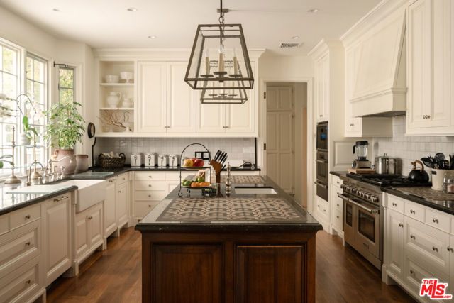 1420 Moraga Drive, Los Angeles CA: https://media.crmls.org/mediaz/cd219d00-98ad-45f9-b17f-85829589bf28.jpg