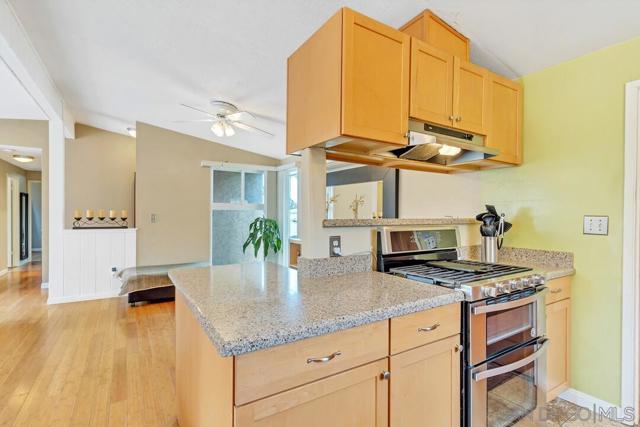 3031 Larkin Pl, San Diego CA: https://media.crmls.org/mediaz/cd21e42a-2686-4de2-8336-a2afdc94ad16.jpg