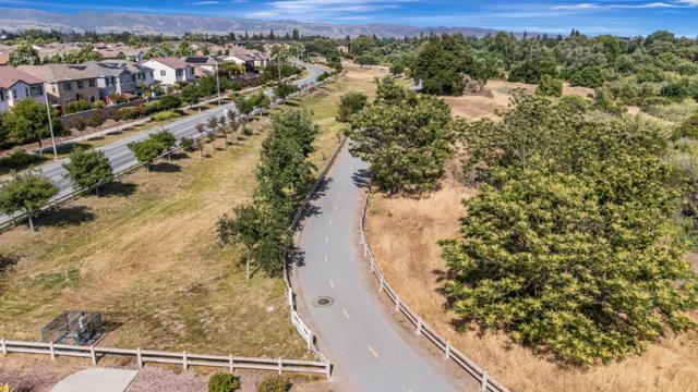 1798 Rosemary Drive, Gilroy CA: https://media.crmls.org/mediaz/cd21ff39-0a7b-43f7-b846-c3e6f56d4082.jpg