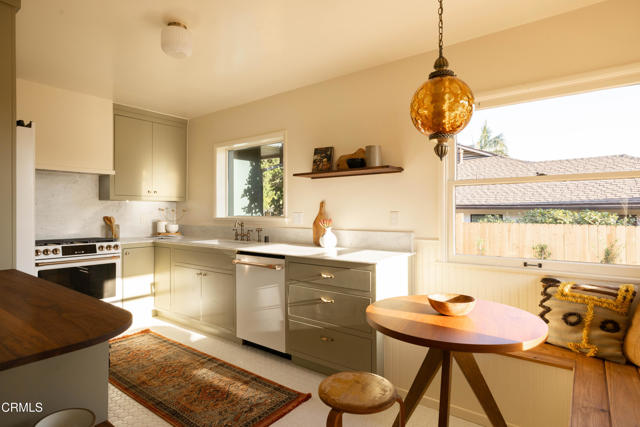 5452 Mt. Helena Avenue, Los Angeles CA: https://media.crmls.org/mediaz/cd221cb6-0534-46e3-b838-047abef9389d.jpg