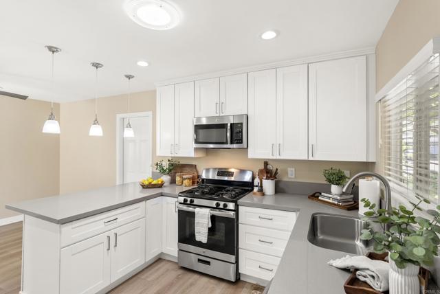 Detail Gallery Image 15 of 31 For 3218 Carolyn Cir, Oceanside,  CA 92054 - 3 Beds | 2 Baths