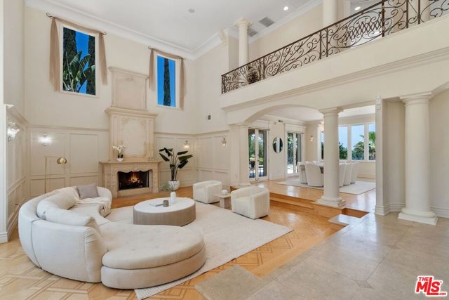 16980 Escalon Drive, Encino CA: https://media.crmls.org/mediaz/cd22afaf-205c-49ee-b39e-5f673df5d2e0.jpg