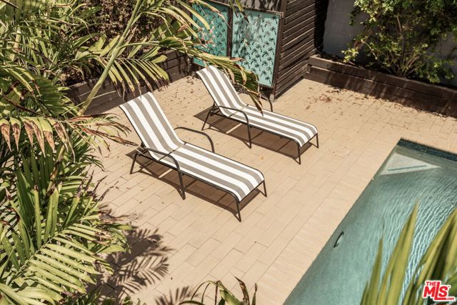 571 N Cahuenga Boulevard, Los Angeles CA: https://media.crmls.org/mediaz/cd22cadf-61a2-435c-8c69-bf9df8428926.jpg