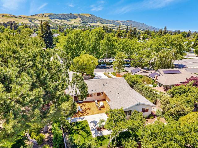 1536 Saint Helena Drive, Danville CA: https://media.crmls.org/mediaz/cd22cb8c-437e-43e3-880e-12da480509bd.jpg