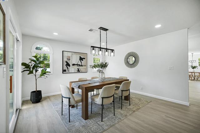 1662 Dorchester Pl, Concord CA: https://media.crmls.org/mediaz/cd22d8f6-02c4-4eb4-b5be-6b3c60f3ad8e.jpg