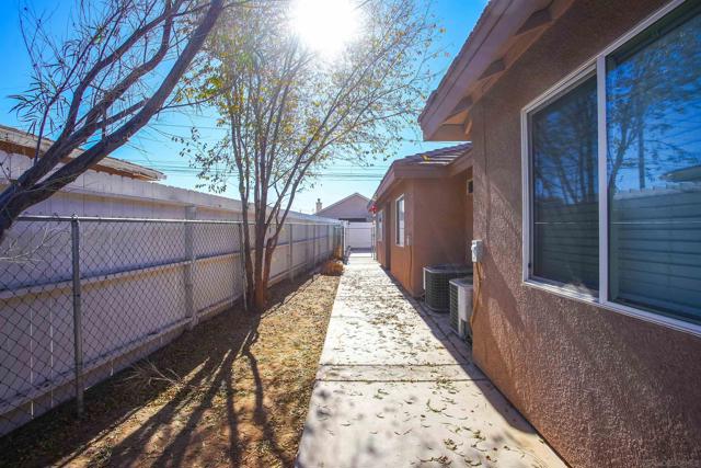 16475 Vine St, Hesperia, California 92345, ,Multi-Family,For Sale,Vine St,240025582SD