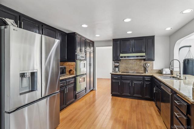 712 Paseo Del Rey, Chula Vista CA: https://media.crmls.org/mediaz/cd232c39-f504-4a8b-ab55-49339dabdc05.jpg