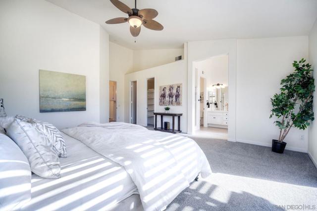 2785 Canyon Oak Pl, Escondido CA: https://media.crmls.org/mediaz/cd2343d6-47d7-4821-a251-b5dc42be740f.jpg