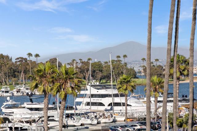 1500 Orange Avenue, Coronado CA: https://media.crmls.org/mediaz/cd237f6e-b071-49b4-b776-011e6aa91b72.jpg