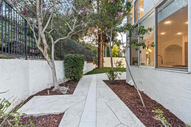 4943 Marin Dr, Oceanside CA: https://media.crmls.org/mediaz/cd2404fb-4cec-48cd-b9fa-2f6752803c60.jpg