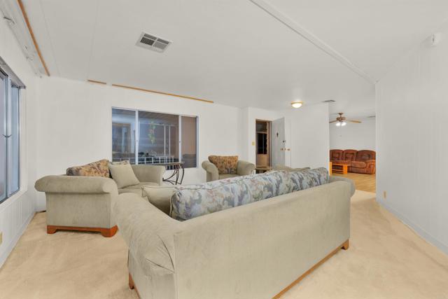 Detail Gallery Image 7 of 14 For 243 Havenview Lane, Oceanside,  CA 92056 - 2 Beds | 2 Baths