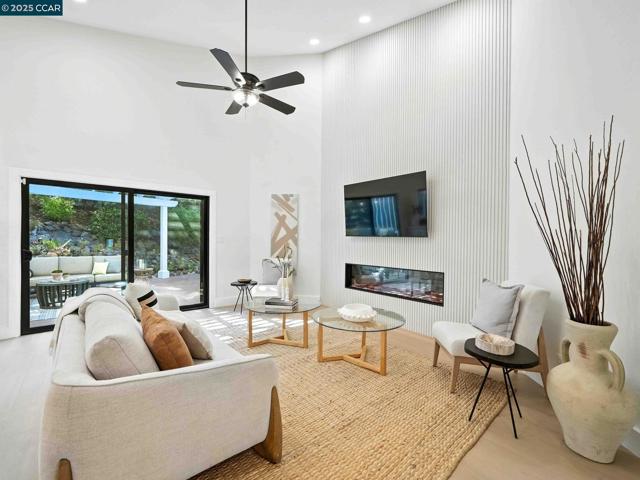 1542 Hillgrade Ave, Alamo CA: https://media.crmls.org/mediaz/cd2450bb-f687-4733-9570-5642e1d610dc.jpg