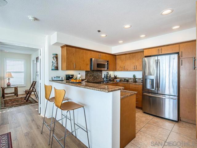 924 Hornblend, San Diego CA: https://media.crmls.org/mediaz/cd24a77a-50b9-4580-af32-5e6bbcd88d1a.jpg