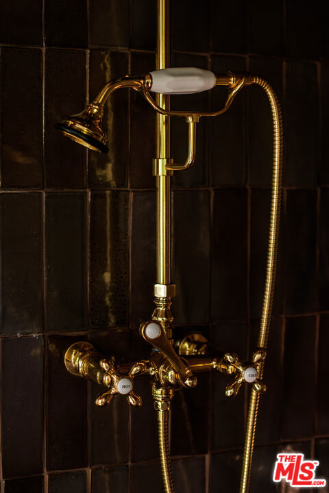 https://media.crmls.org/mediaz/cd24c12e-8d79-4093-b3a1-0104f4039b71.jpg?preset=X-Large