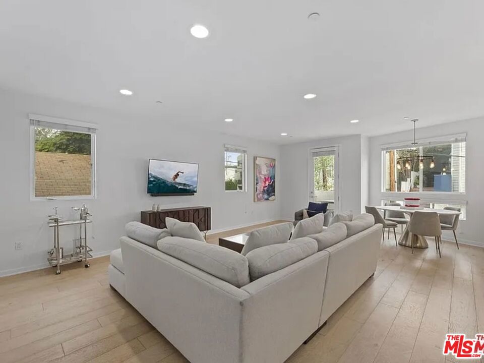 https://media.crmls.org/mediaz/cd24daad-1206-456c-a648-ae1ae050b715.jpg?preset=X-Large