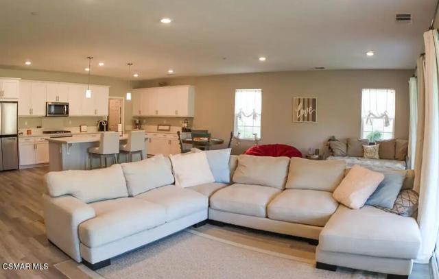 3404 Aspen Street, Simi Valley CA: https://media.crmls.org/mediaz/cd256e85-9de2-4893-af99-d21080915a85.jpg