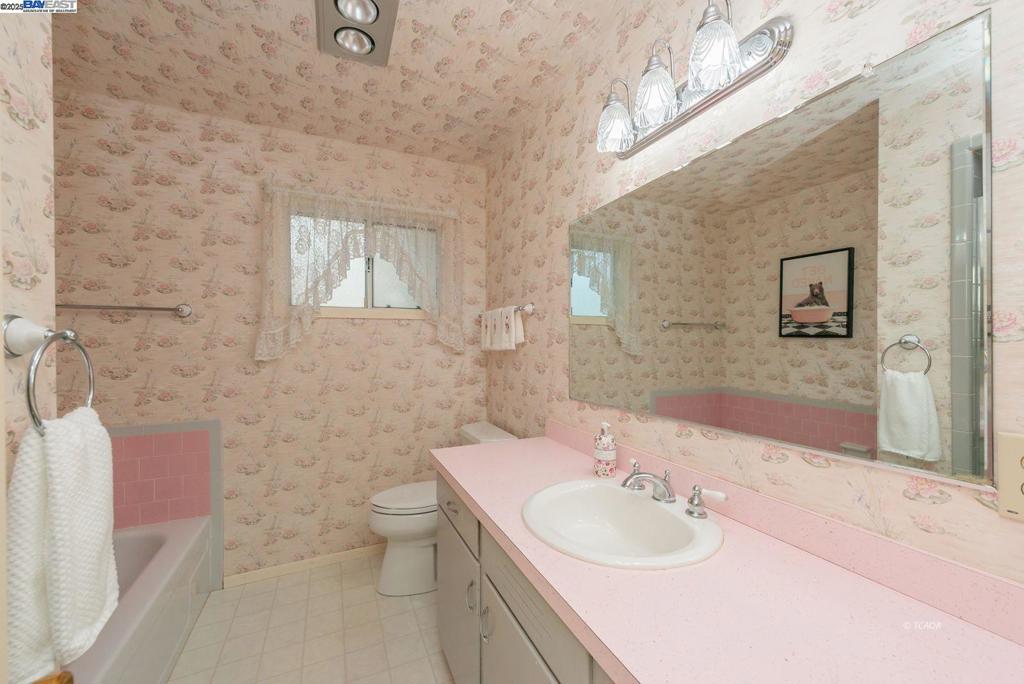 https://media.crmls.org/mediaz/cd25af28-5322-4b57-ad6d-805dd132b3fb.jpg?preset=X-Large