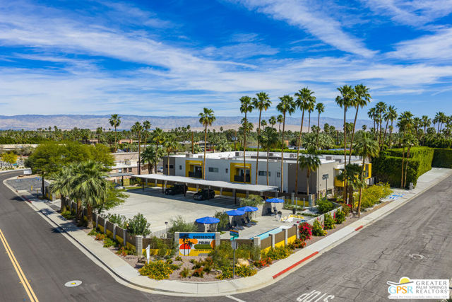 588 E San Lorenzo Road, Palm Springs CA: https://media.crmls.org/mediaz/cd266369-9726-47bb-a139-b80c12a0c926.jpg