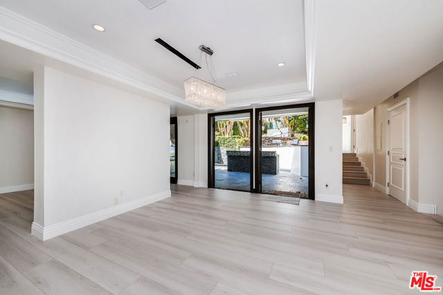 1600 Benedict Canyon Drive, Beverly Hills CA: https://media.crmls.org/mediaz/cd26e693-6233-4b44-801b-226817ded63f.jpg