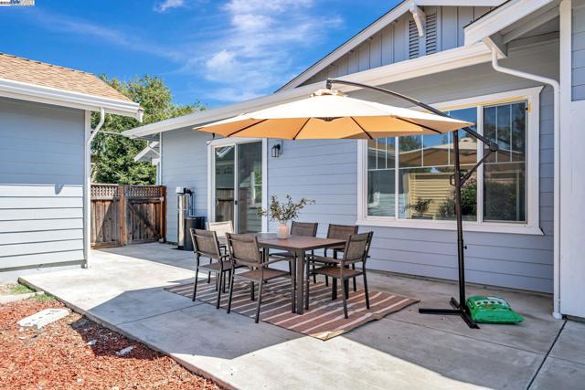 202 Sonia Way, Livermore CA: https://media.crmls.org/mediaz/cd28982c-adea-41aa-85a0-3a7324d8f0b0.jpg
