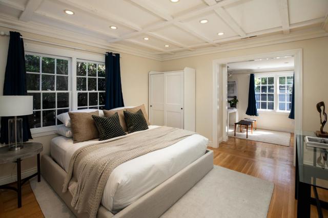 945 Evelyn Street, Menlo Park CA: https://media.crmls.org/mediaz/cd28ec38-4cd3-4768-aa2b-63d3a3618be1.jpg