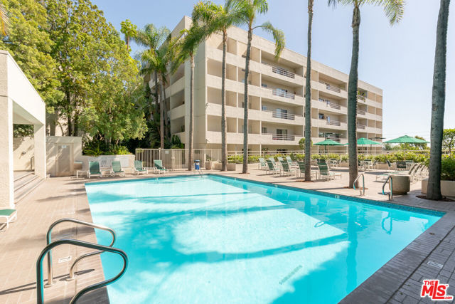 1131 Alta Loma Road, West Hollywood CA: https://media.crmls.org/mediaz/cd294345-1630-4a14-81f7-8a4a25cc7629.jpg