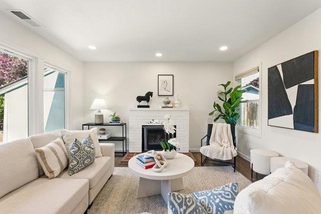 843 15th Avenue, Menlo Park CA: https://media.crmls.org/mediaz/cd29c3cf-47dc-4cf8-8809-f81b63ce1cd6.jpg