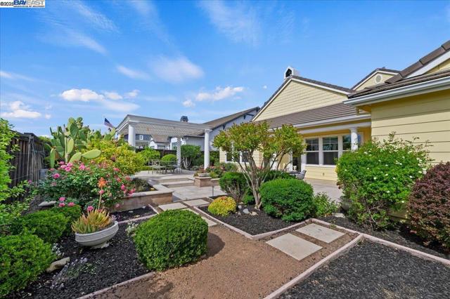 3043 Picholine Dr, Livermore CA: https://media.crmls.org/mediaz/cd2a1085-e5c4-414e-8037-06b1776b5114.jpg