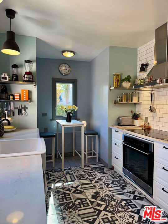 100 N Arden Boulevard, Los Angeles CA: https://media.crmls.org/mediaz/cd2a481a-d726-4287-88e3-45362d4170a5.jpg