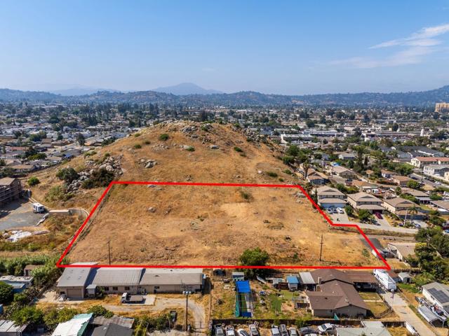1161 N Anza Street, El Cajon CA: https://media.crmls.org/mediaz/cd2a8c02-45fd-46af-975d-5a8c08fc0d12.jpg