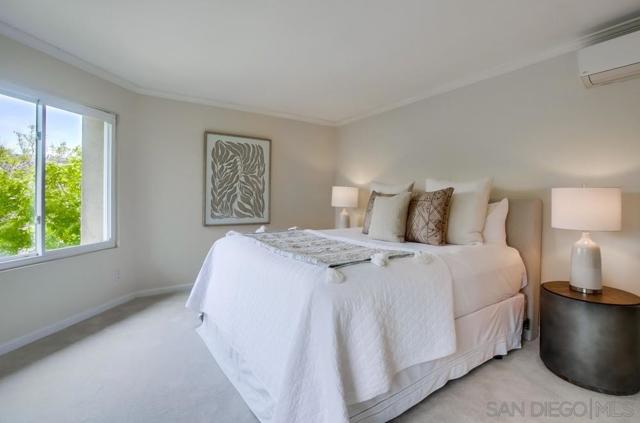 5370 La Jolla Blvd., La Jolla CA: https://media.crmls.org/mediaz/cd2b17fa-4f19-450f-9451-6f1396739bbd.jpg