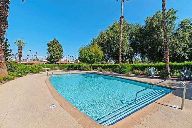 265 Calle Del Verano, Palm Desert CA: https://media.crmls.org/mediaz/cd2b461f-7ea2-4cfe-9563-cdf3e28e2682.jpg