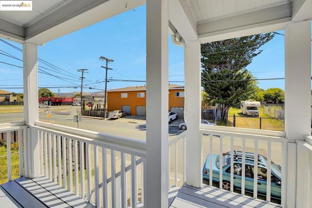 319 S 37Th St, Richmond CA: https://media.crmls.org/mediaz/cd2bb256-12bb-4fdd-aa1d-743b959e878f.jpg