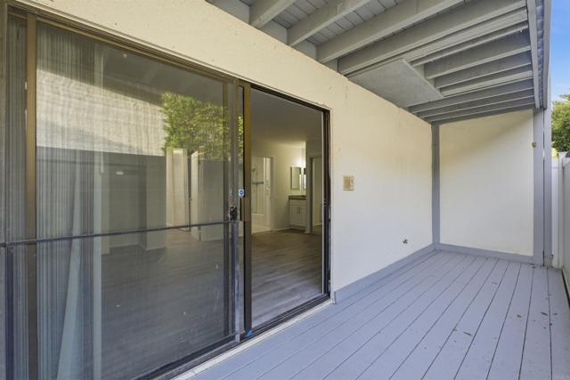 2388 Altisma Way, Carlsbad CA: https://media.crmls.org/mediaz/cd2cbbaf-28fe-40af-a726-eaa93cac7654.jpg