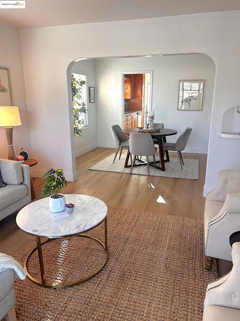 869 Lassen St, Richmond CA: https://media.crmls.org/mediaz/cd2d1020-c99e-4939-b2cb-8c27d0f91e6e.jpg