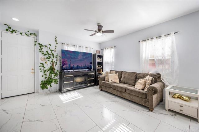 44364 Kingston Drive, Temecula CA: https://media.crmls.org/mediaz/cd2d5389-c1e7-4ccd-b946-4ee4ef36900a.jpg