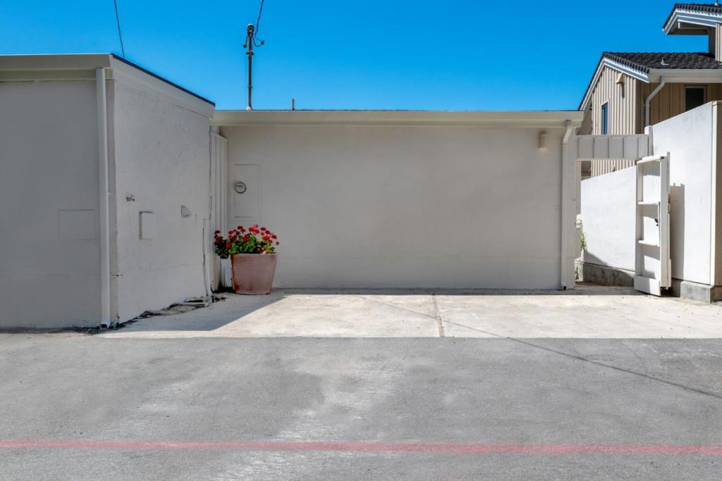 https://media.crmls.org/mediaz/cd2dade8-9042-450f-8266-1bc2b19de0c0.jpg?preset=X-Large