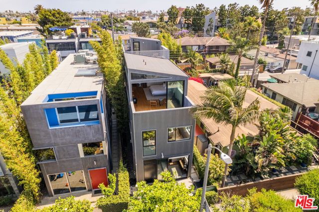 232 Grand Boulevard, Venice, California 90291, 3 Bedrooms Bedrooms, ,3 BathroomsBathrooms,Single Family Residence,For Sale,Grand,24407803