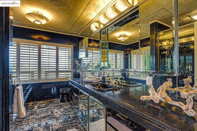 4146 Canyon Rd, Lafayette CA: https://media.crmls.org/mediaz/cd2e0856-02dd-4215-9ee6-9f4b5dc9a915.jpg