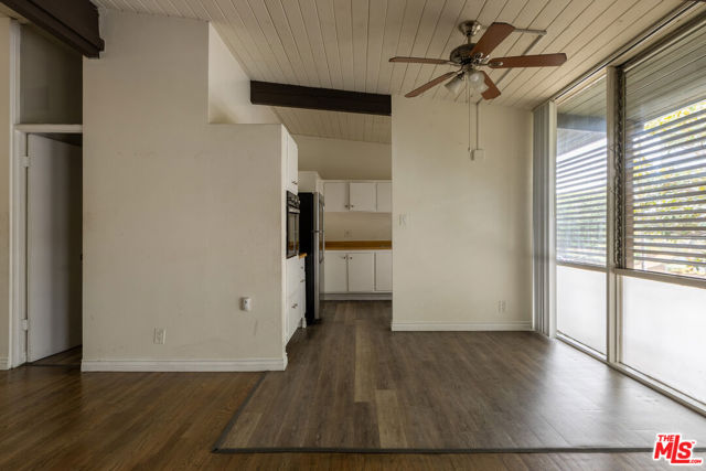 11133 Rose Avenue, Los Angeles CA: https://media.crmls.org/mediaz/cd2e0995-4130-49e4-a938-36896218fb05.jpg
