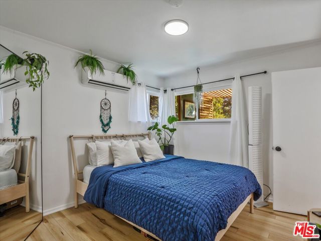 6921 Paseo Del Serra Drive, Los Angeles CA: https://media.crmls.org/mediaz/cd2e71e5-7001-4459-bb54-98ea438458dd.jpg
