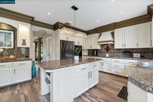 2550 E Jenny Ave, Fresno CA: https://media.crmls.org/mediaz/cd2e757c-5700-44d0-be82-aaf3177fe348.jpg