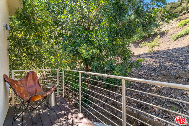 8783 Lookout Mountain Avenue, Los Angeles CA: https://media.crmls.org/mediaz/cd2e8cbd-09fd-4f00-be58-55eae0bfe426.jpg