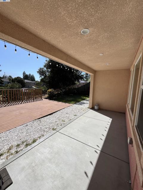 17659 Whisper Ln, Castro Valley CA: https://media.crmls.org/mediaz/cd2e9f42-b0c9-4cba-873d-50993dbf4710.jpg