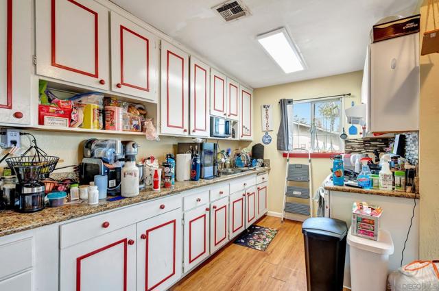 12004 06 Winter Gardens Dr, Lakeside CA: https://media.crmls.org/mediaz/cd2ea02b-907d-454c-b993-f18f3fbebd04.jpg